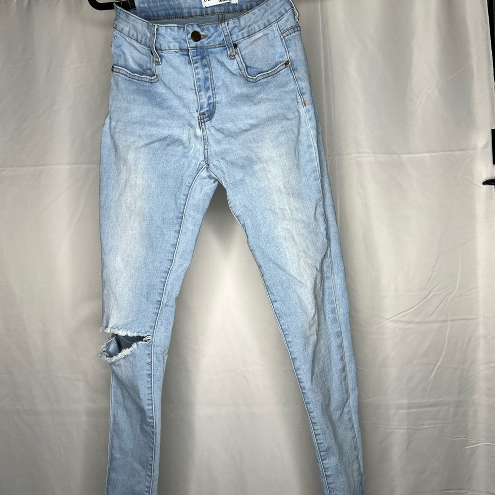 Stretchy and comfy light washed denim shorts !